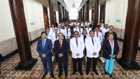 Día de la Medicina Peruana Minsa continúa avanzando en el cierre de