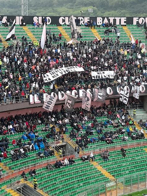 Palermo Avellino Curva Nord Dedica Striscione A Catania Foto