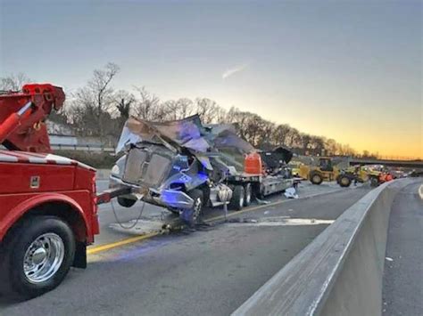 Tractor Trailer Overturns Spilling Solar Panels On I 287