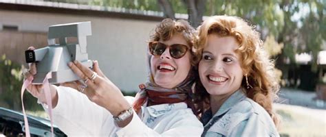 ‘Thelma & Louise’: That Kiss Between Susan Sarandon And Geena Davis Was ...