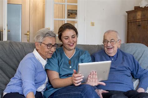 Lutter Contre L Isolement Des Personnes G Es Aide Domicile Adhap