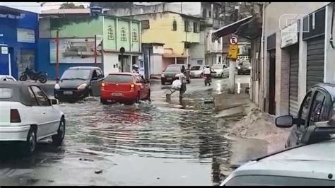 Rua fica alagada maré cheia em Vila Velha Espírito Santo G1