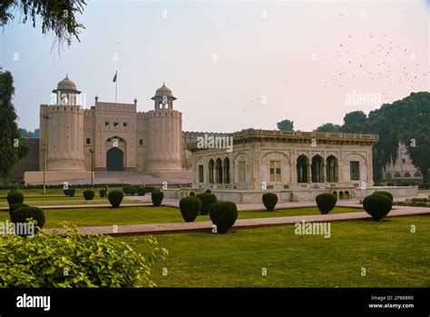 Hazuri Bagh Ist Ein Garten In Lahore Punjab Pakistan Umgeben Vom