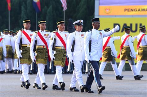 Istiadat Perbarisan Menjunjung Kasih Kdymm Seri Paduka Baginda Yang Di