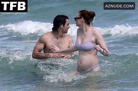 Sophie Turner Sexy Seen Flaunting Her Hot Body In A Bikini On The Beach In Miami AZNude