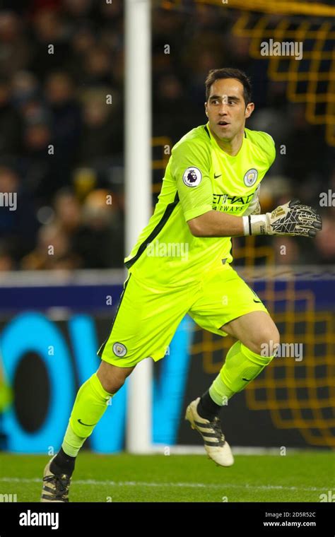 Manchester City Goalkeeper Claudio Bravo In Action Stock Photo Alamy