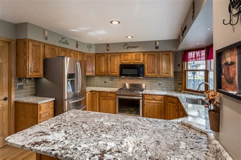 Alaska White Granite With Oak Cabinets Kitchen Traditional Kitchen St Louis By Titan