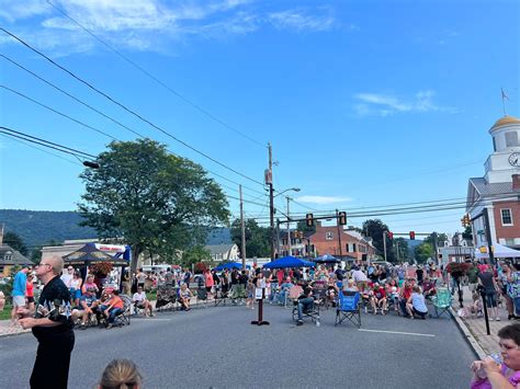 Neighbors debate the bedford heights rezoning plan for downtown shops