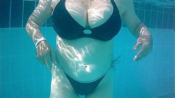 Hot Busty GILF MariaOld In Bikini Flashing Shaved Pussy Underwater XVIDEOS