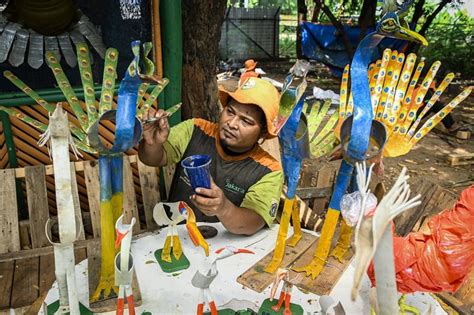 Tumbuhkan Kesadaran Pengelolaan Limbah Plastik Pada Masyarakat