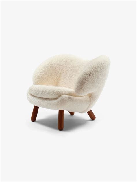 Finn Juhl Pelican Chair In Moonlight Sheepskin By House Of Finn Juhl