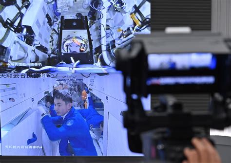 New Crew Docks At China S First Permanent Space Station Bloomberg