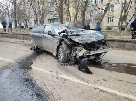 O Tanara Transportata De Urgenta La Spital Dupa Ce Un Bmw Si Un