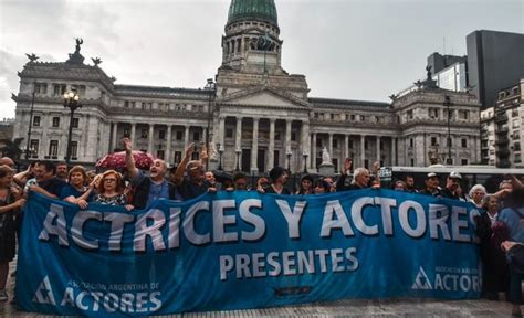 Cacerolazo Cultura En El Congreso Contra El Dnu Y La Ley ómnibus Las