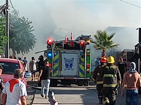 Bomberos Trabaja En El Combate Del Fuego En Vivienda De Calle Andalién Con Tocornal Puente