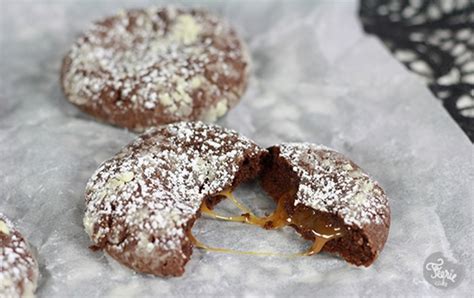 Le biscuit au chocolat craquelé fourré au caramel Féerie cake