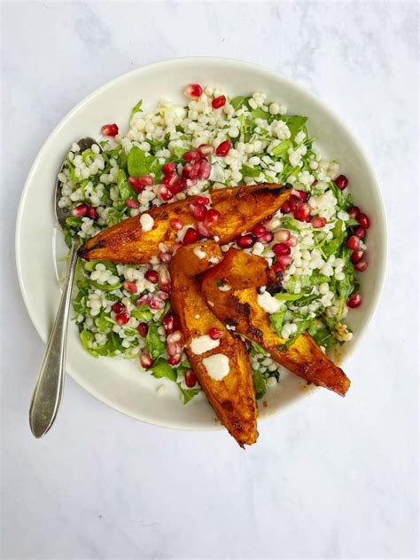 Sticky Harissa Geroosterde Pompoen Met Parelcouscous Salade