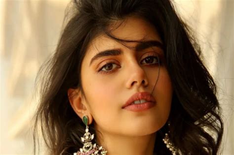 Dil Bechara Actress Sanjana Sanghi Know About Her