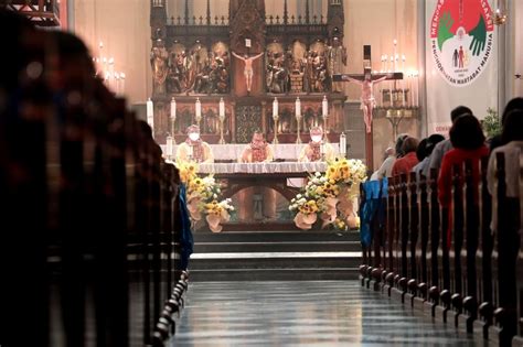 Ibadah Paskah Di Gereja Katedral