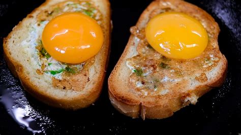 Eine neue Art Eier zum Frühstück zuzubereiten Leckere Ei Sandwiches