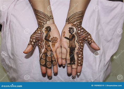 Henna Design Tattoo Women Applying Flowers Henna Tattoo On Women Hands