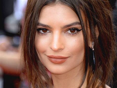 Emily Ratajkowski Senza Veli I Fan In Delirio Per Il Nudo Video