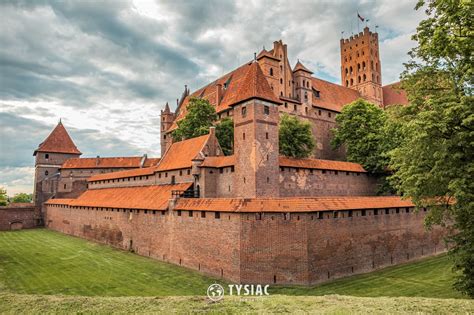 Szlak Zamków Gotyckich zwiedzanie i atrakcje Pomorza Kobieta