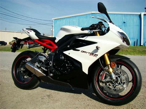 Buy 2013 Triumph Daytona 675r Le Crystal White On 2040 Motos