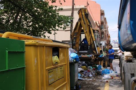 Segueix La Retirada De Les Escombraries A Figueres I Continuen Les