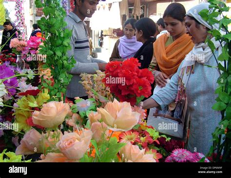 Ramadan Moon Sighting India Hi Res Stock Photography And Images Alamy