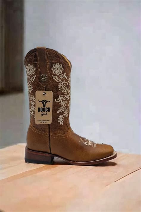 Western Cowboy Cowgirl In 2024 Cute Cowgirl Boots Cowgirl Boots