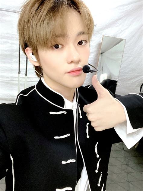 Pin Oleh Tvy Di Chenle Nct Taeyong Jaehyun