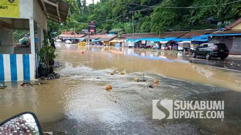 Drainase Tersumbat Sampah Jalan Raya Karanghawu Sukabumi Terendam