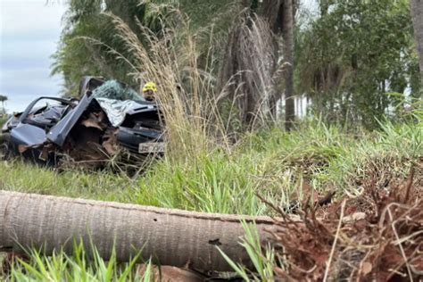 Motorista morre ao perder controle de direção e capotar carro em MS