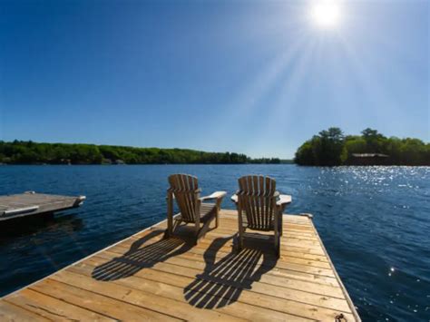 Maximize Your Waterfront Appeal With These Modern Boat Dock Ideas