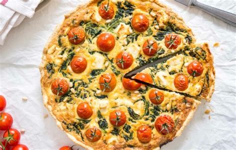 The Best Vegan Quiche Met Spinazie Feta En Cherry Tomaatjes Happy Vegan