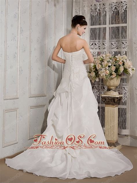 Modern A Line Princess Strapless Chapel Train Taffeta Appliques