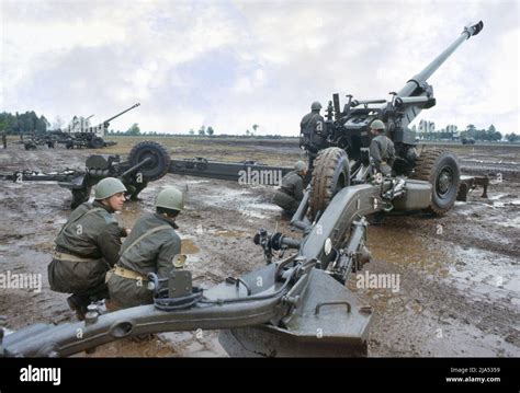 Fh 70 howitzer hi-res stock photography and images - Alamy