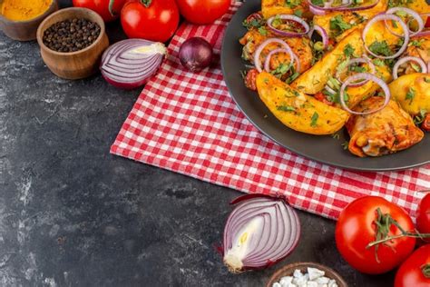 Vista Superior Da Saborosa Refei O De Frango Batatas E Verduras Em