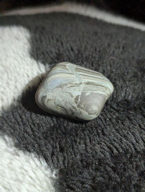 Interesting banded rock. : r/whatsthisrock