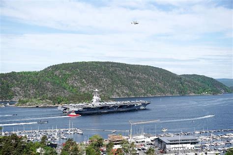 Worlds Biggest Aircraft Carrier Sails Into Oslo For Nato Exercises