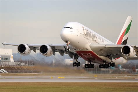 Airbus A380: Emirates Take Off.