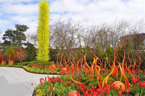 Chihuly Garden and Glass in Seattle - View Vibrant Works by America’s ...