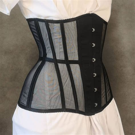 Где купить корсет? 7 российских и зарубежных брендов | РБК Стиль