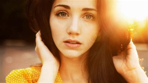 Wallpaper 1366x768 Px Blue Eyes Brunette Emily Rudd Face Hands