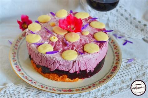 Tort In Trei Culori Cu Aronia Prăjiturici și Altele
