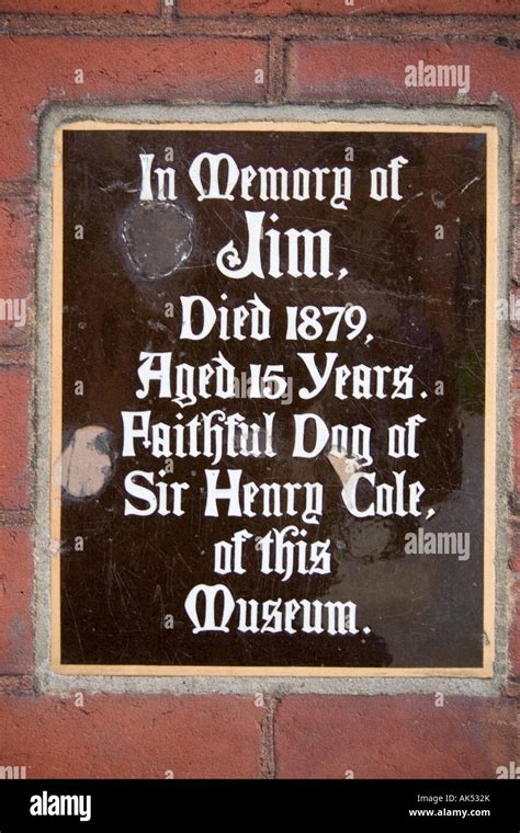 Dog Memorial Plaque John Madjeski Garden Victoria And Albert Museum