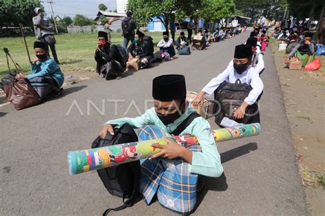 Santri Lirboyo Kembali Ke Ponpes Antara Foto