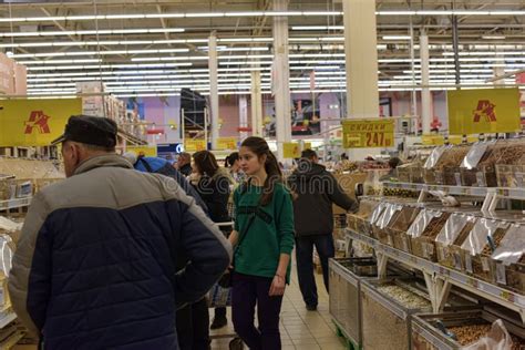 clientes  departamento  mantimento de um grande supermercado