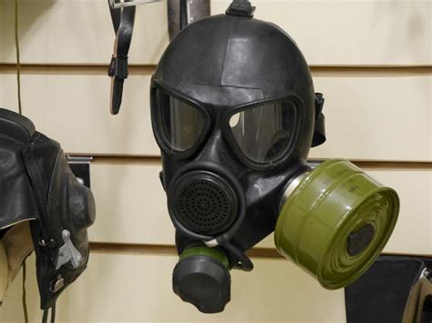 Современный дизайн: одежда на каждый день – черный противогаз ...